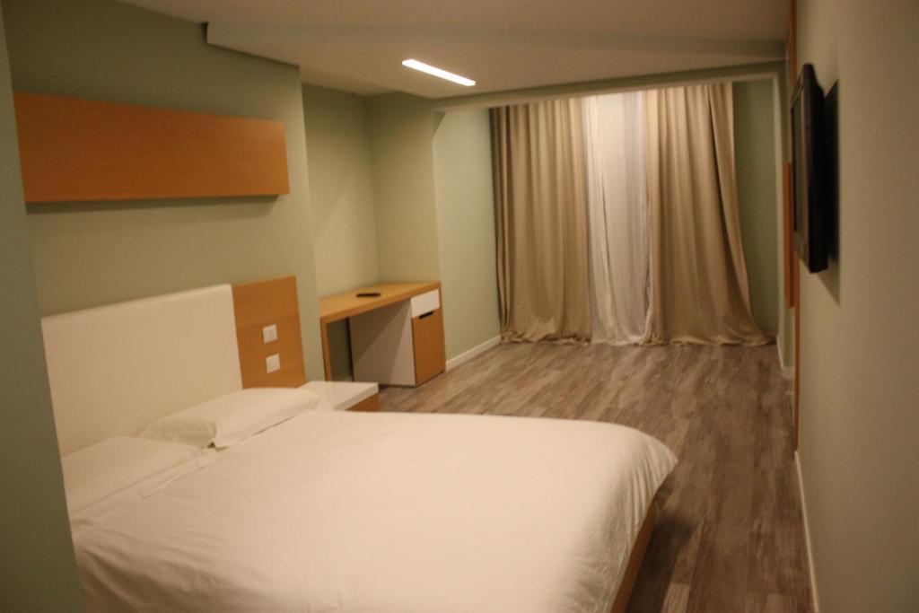 Hotel Bologna Vlorë Zimmer foto